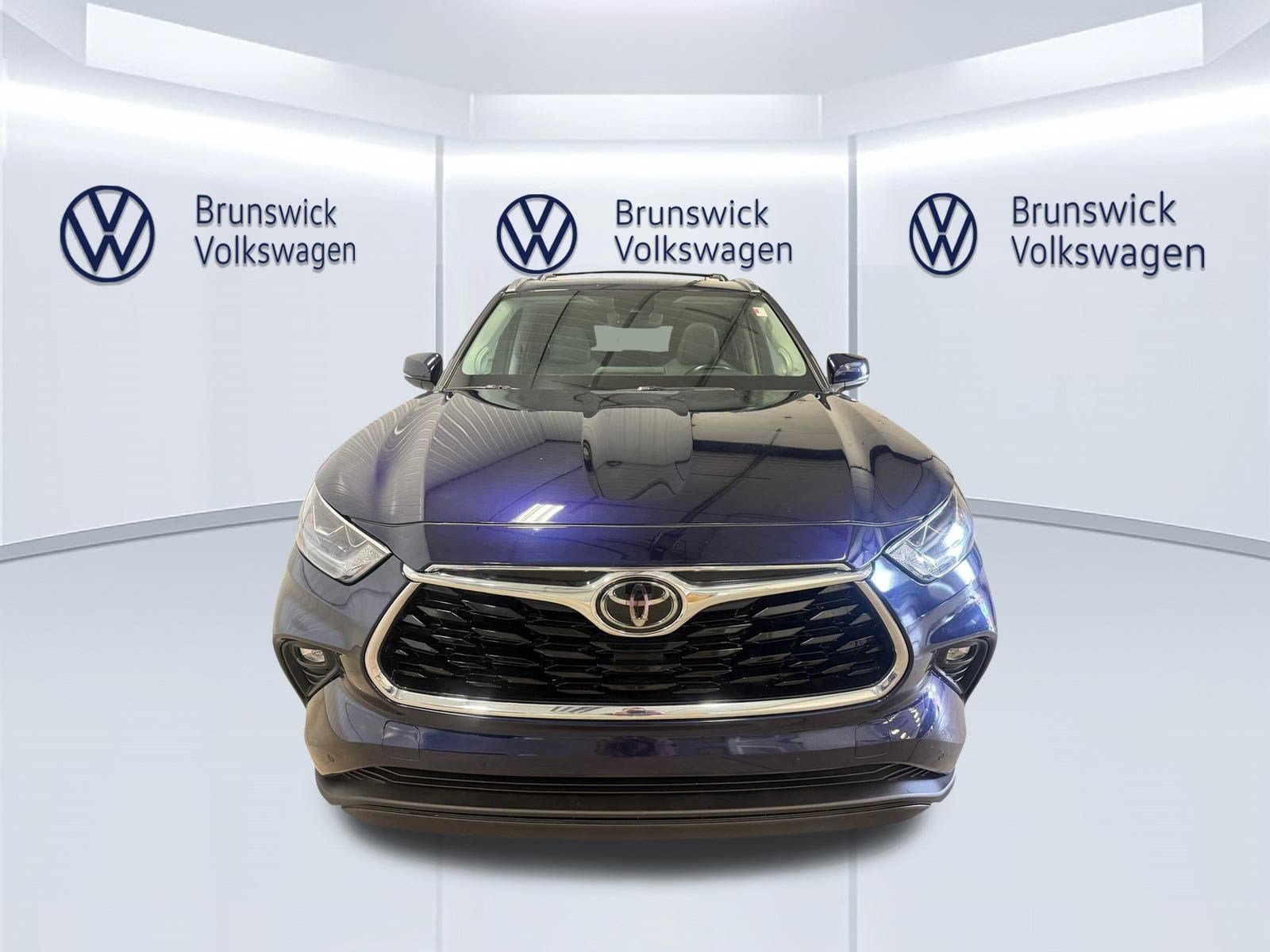 Certified 2021 Toyota Highlander Limited AWD/4WD image 3