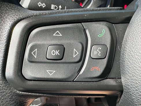 Used 2025 Jeep Wrangler Sport AWD/4WD image 15