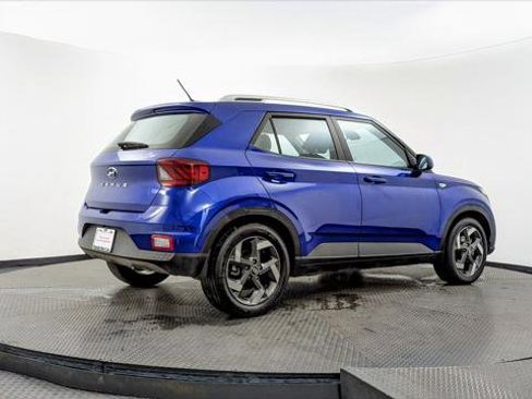 Used 2023 Hyundai Venue Limited image 8