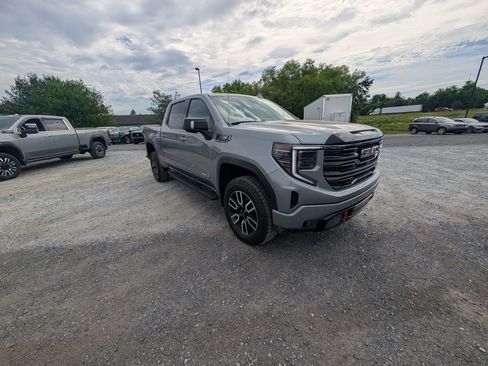 Used 2025 GMC Sierra 1500 AT4 w/ Technology Package AWD/4WD image 13