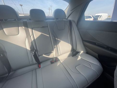 Used 2025 Hyundai Elantra Limited image 33