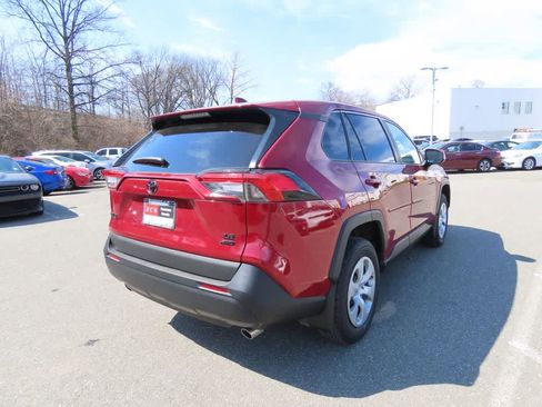 Used 2022 Toyota RAV4 LE image 4