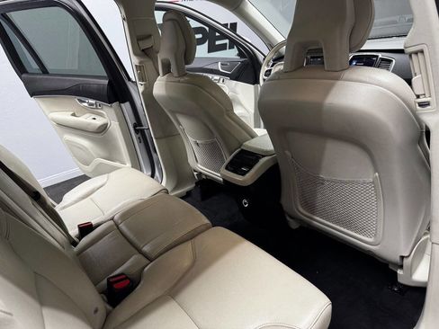 Used 2020 Volvo XC90 T5 Momentum w/ Protection Package Premier image 51