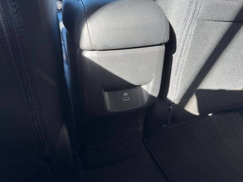 Used 2025 Nissan Versa SV w/ Trunk Package FWD image 18