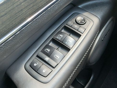 Used 2020 Jeep Grand Cherokee Overland AWD/4WD image 14