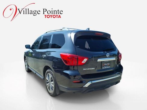 Used 2019 Nissan Pathfinder SL AWD/4WD image 2