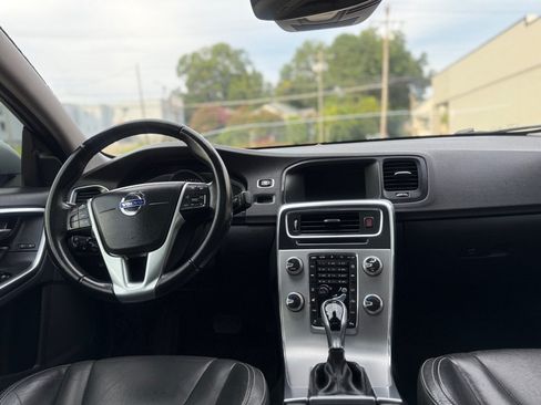 Used 2018 Volvo S60 T5 Dynamic w/ Vision Package FWD image 10