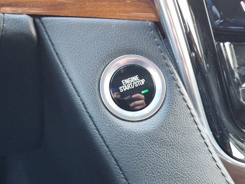 Used 2017 Cadillac Escalade Luxury image 19