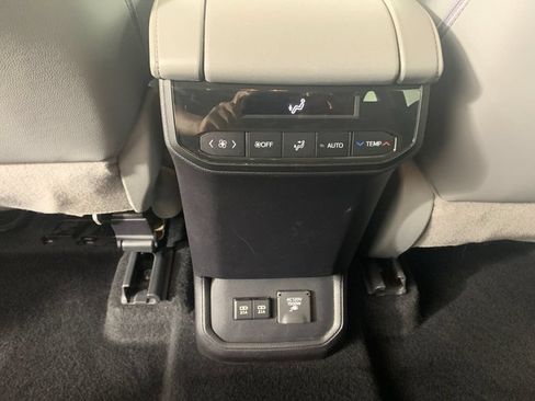 Used 2021 Toyota Highlander Limited AWD/4WD image 33