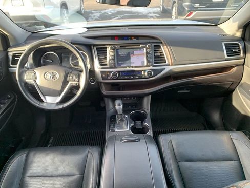 Used 2018 Toyota Highlander Limited image 17