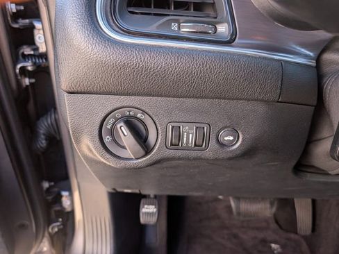 Used 2018 Dodge Challenger SXT image 29