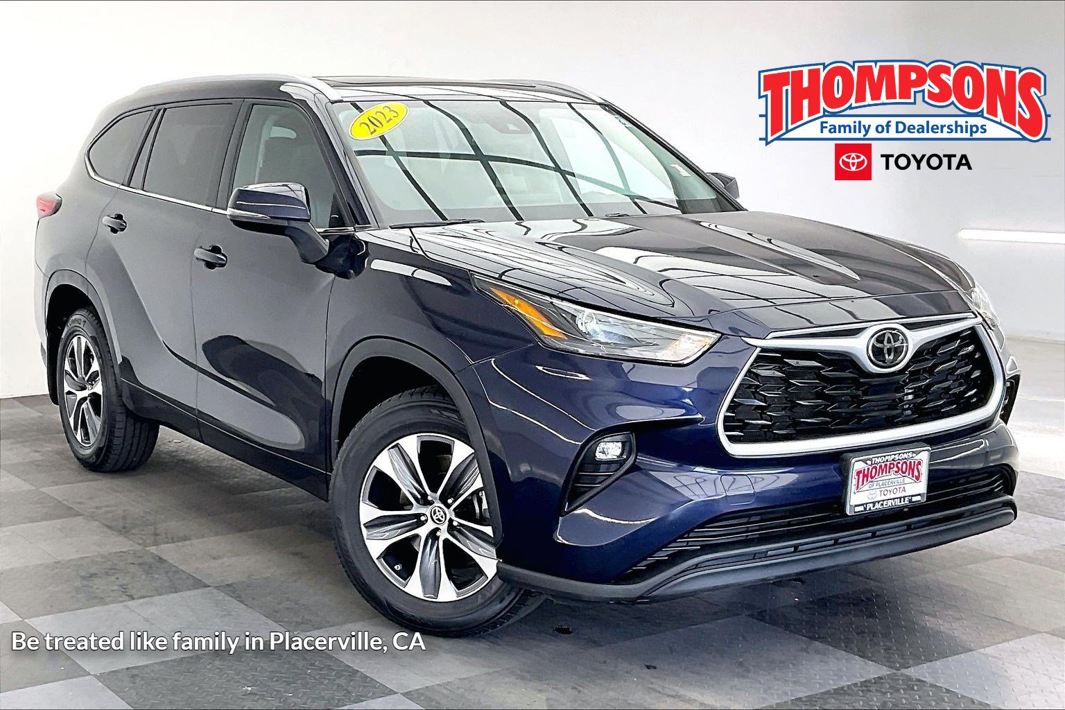 Used 2023 Toyota Highlander XLE AWD/4WD image 1