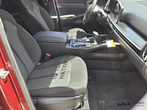 Certified 2025 Kia Sorento LX image 18