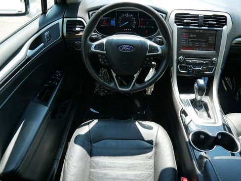 Used 2016 Ford Fusion SE w/ Equipment Group 202A FWD image 11