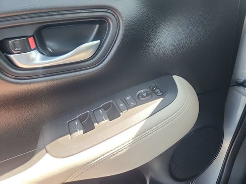 Used 2025 Honda HR-V LX image 24