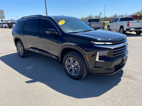 Used 2024 Chevrolet Traverse LT image 8