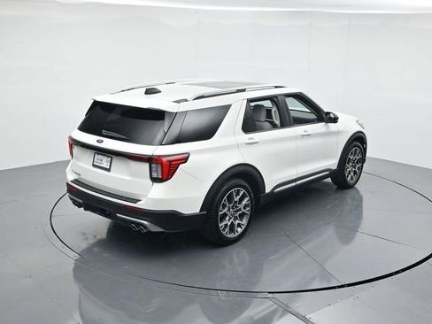 Certified 2025 Ford Explorer Platinum w/ Ultimate Package image 39