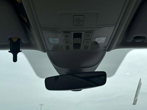 New 2026 Volkswagen Taos SE FWD image 23