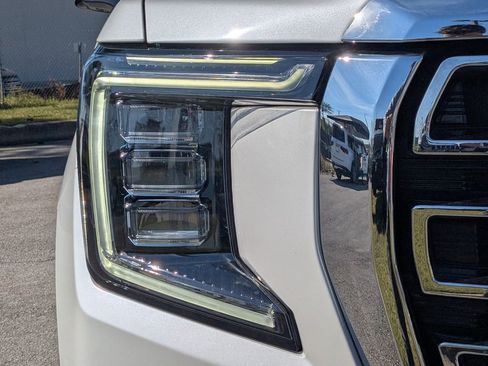 Used 2022 GMC Yukon SLT w/ SLT Luxury Package image 10