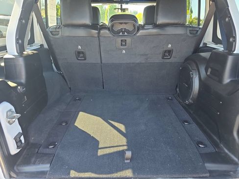 Used 2023 Jeep Wrangler Unlimited Sahara AWD/4WD image 30