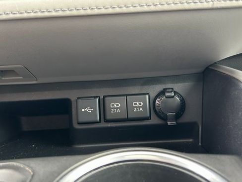 Used 2021 Toyota Highlander XLE image 35