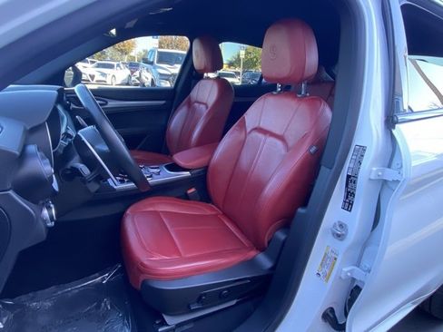 Used 2022 Alfa Romeo Stelvio Veloce image 13
