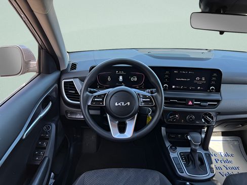 Used 2024 Kia Seltos LX AWD/4WD image 6