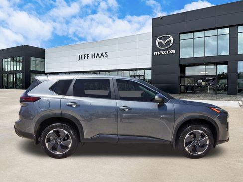 Used 2026 Nissan Rogue SV FWD image 5