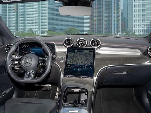 Used 2024 Mercedes-Benz GLC 43 AMG 4MATIC image 21