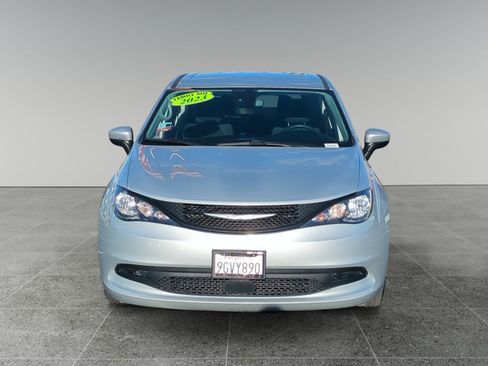 Used 2023 Chrysler Voyager LX image 8