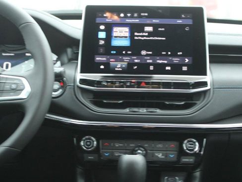 New 2026 Jeep Compass Latitude image 7