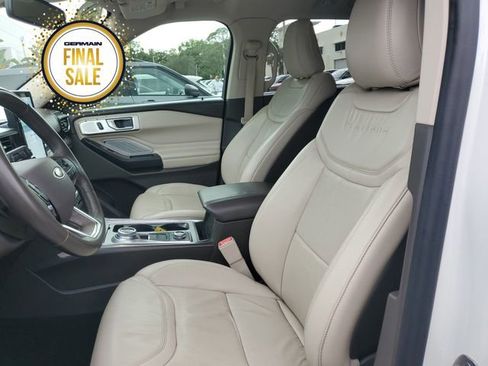 Used 2020 Ford Explorer Platinum w/ Premium Technology Package image 16