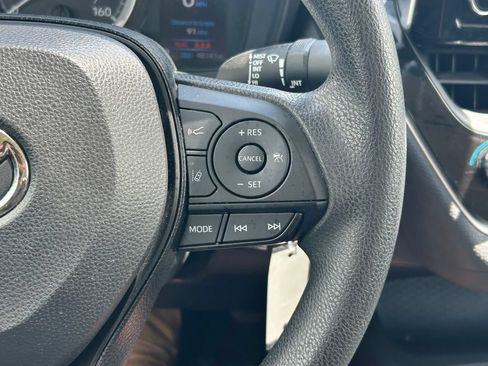 Used 2021 Toyota Corolla LE FWD image 32