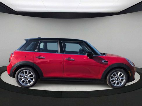 Used 2019 MINI Cooper 4-Door Hardtop w/ Signature Upholstery Package image 9