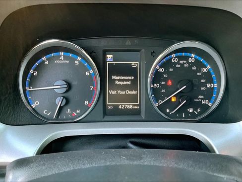 Used 2018 Toyota RAV4 Limited w/ Advanced Technology Package AWD/4WD image 25