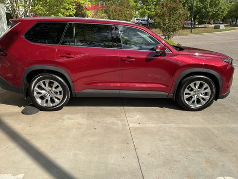 Used 2025 Toyota Grand Highlander FWD image 11