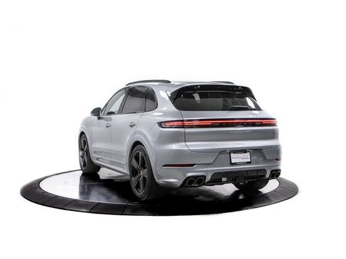 New 2026 Porsche Cayenne GTS image 3