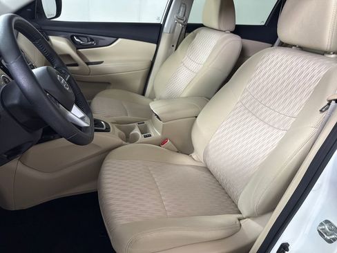 Used 2020 Nissan Rogue SV w/ Premium Package FWD image 11