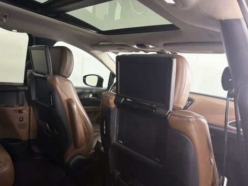 Used 2018 Chrysler Pacifica Limited FWD image 28