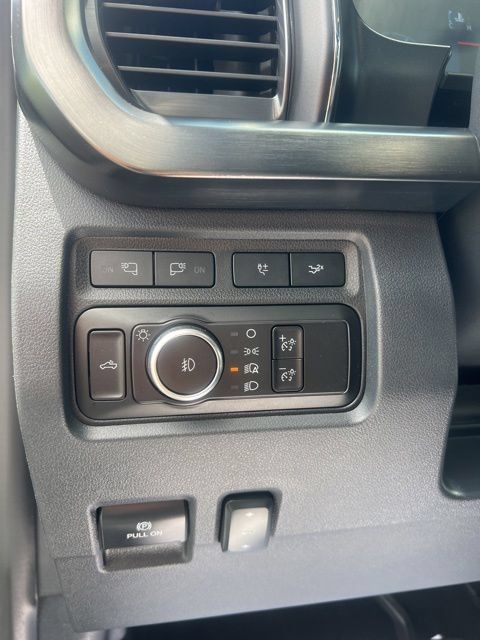Used 2023 Ford F250 Lariat w/ Lariat Ultimate Package AWD/4WD image 28