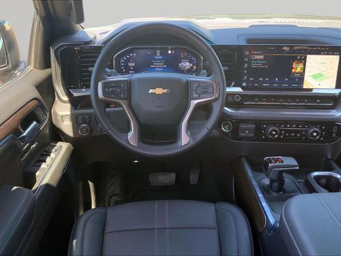 Used 2023 Chevrolet Silverado 1500 High Country w/ Z71 Off-Road Package AWD/4WD image 5