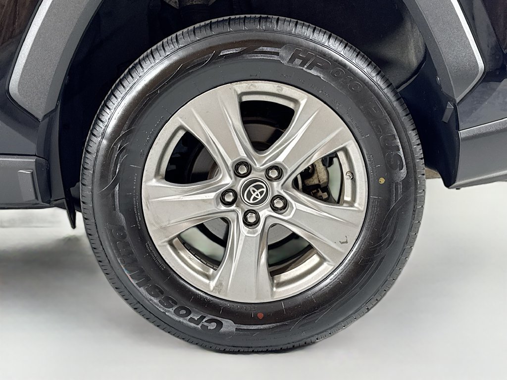 Used 2023 Toyota RAV4 LE AWD/4WD image 10