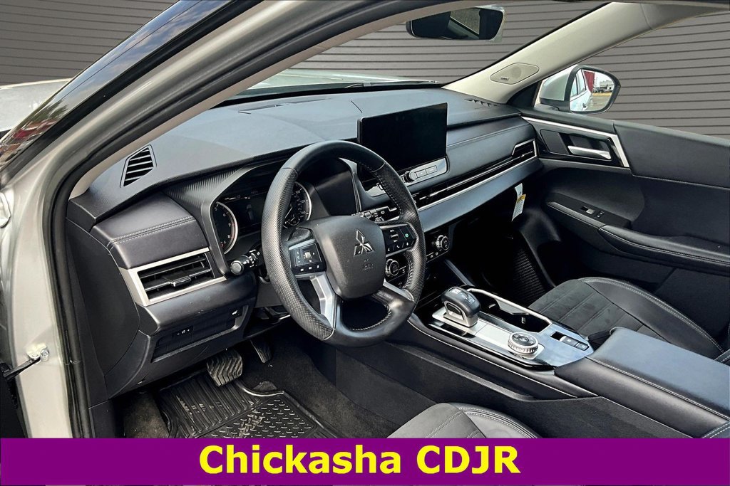 Used 2025 Mitsubishi Outlander SE AWD/4WD image 15