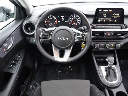 Certified 2022 Kia Forte LXS w/ LXS Technology Package image 19