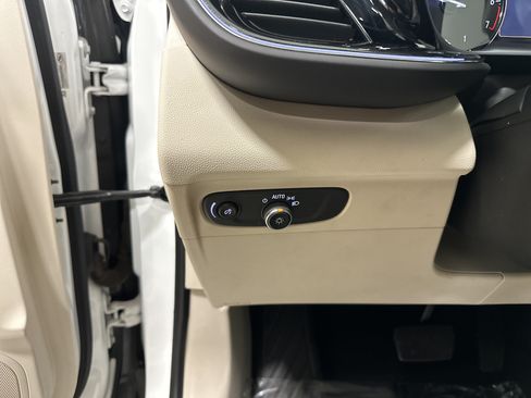 Used 2022 Buick Envision Essence w/ Safety Package AWD/4WD image 37