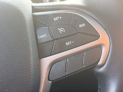 Used 2021 Jeep Grand Cherokee Limited image 16