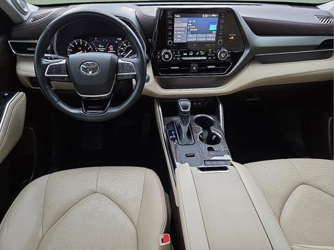 Used 2021 Toyota Highlander Limited FWD image 11