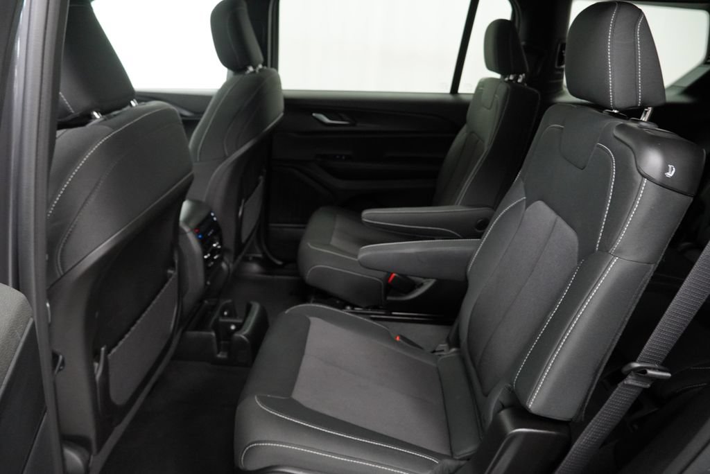 Certified 2025 Jeep Grand Cherokee L Laredo AWD/4WD image 4