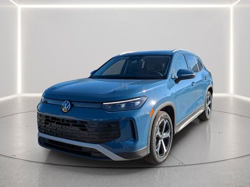 New 2026 Volkswagen Tiguan SE FWD image 2