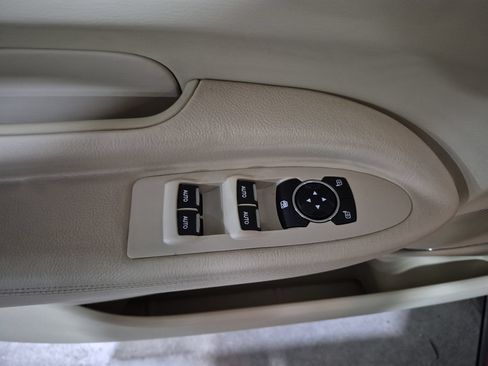 Used 2018 Lincoln MKT AWD image 25